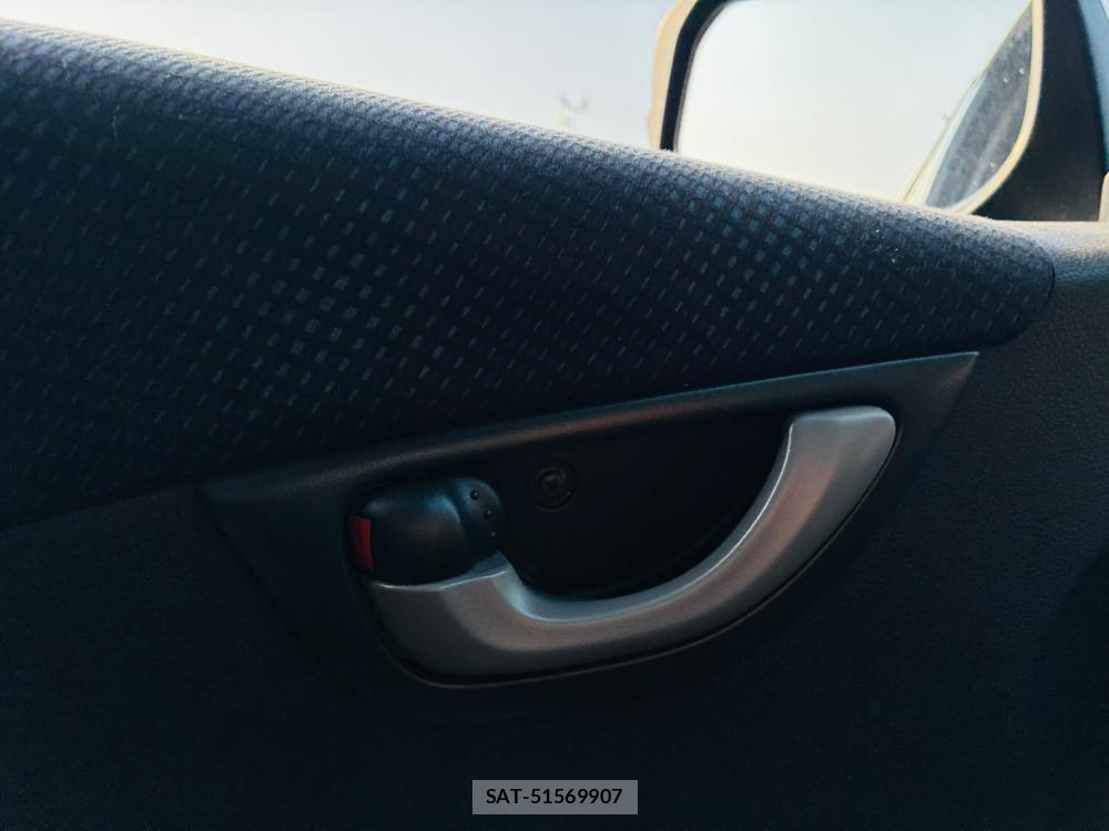 Honda FIT 2013-07 7927686-22