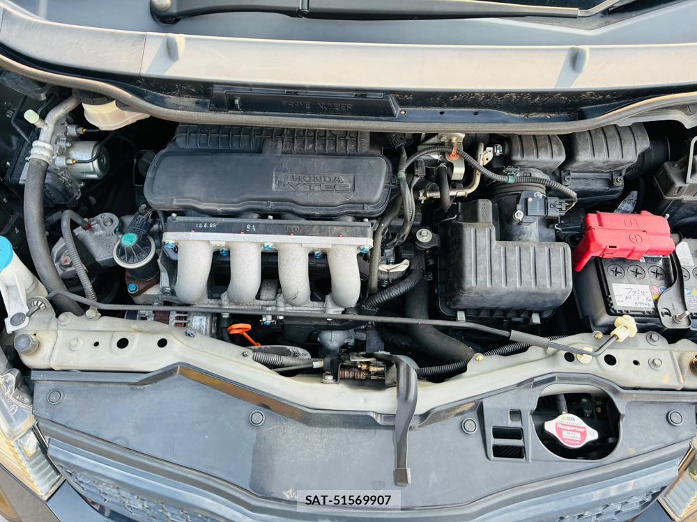 Honda FIT 2013-07 7927686-33