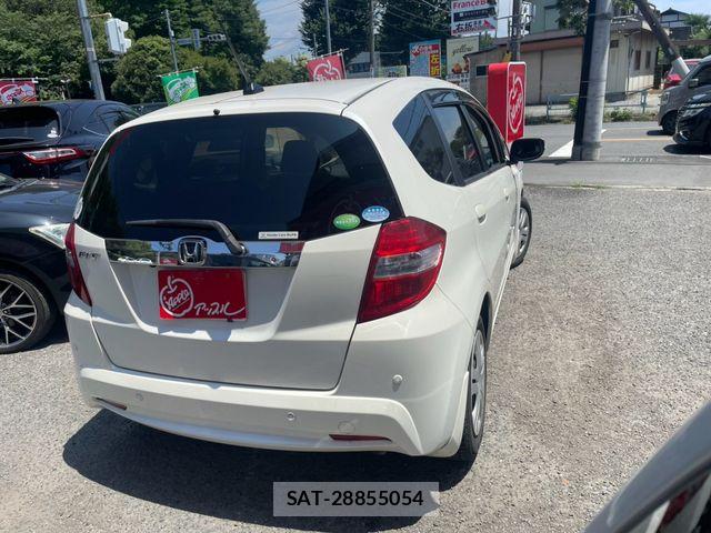 Honda FIT 2012-07 8158433-1