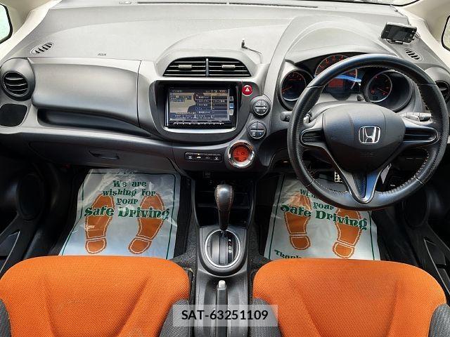 Honda FIT 2012-02 8207512-1