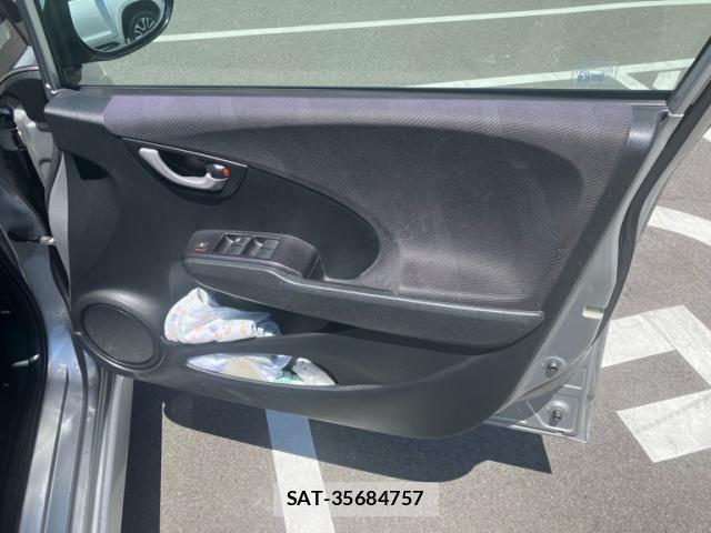 Honda FIT 2009-10 8207517-16