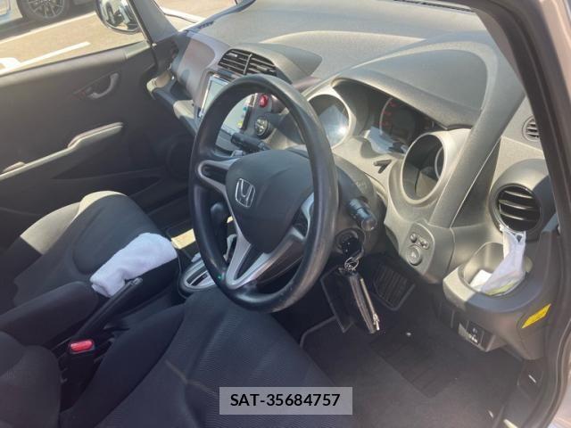Honda FIT 2009-10 8207517-17
