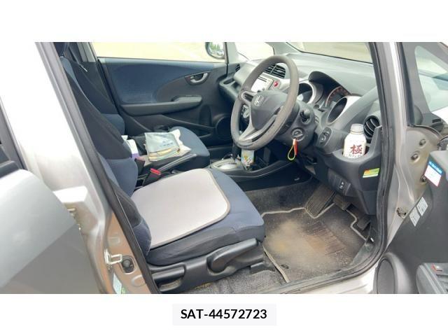 Honda FIT 2009-12 8207515-11