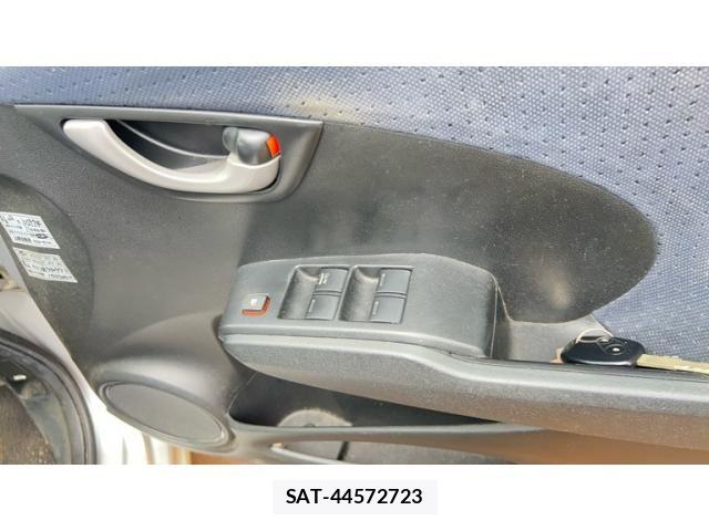 Honda FIT 2009-12 8207515-12