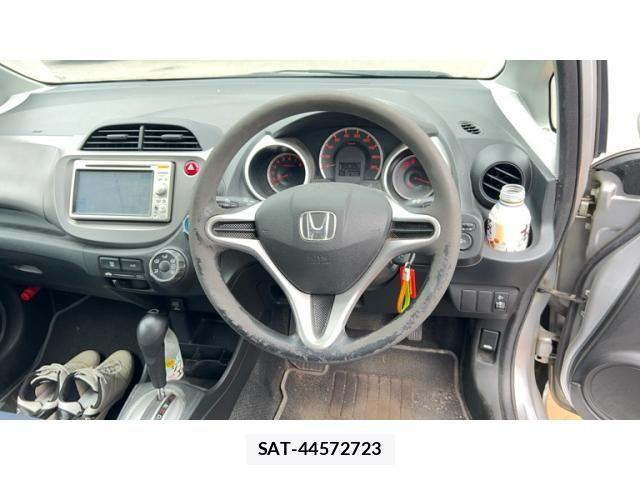 Honda FIT 2009-12 8207515-14