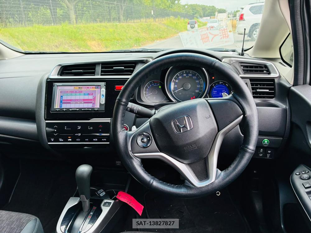 Honda FIT 2015-02 8226309-13
