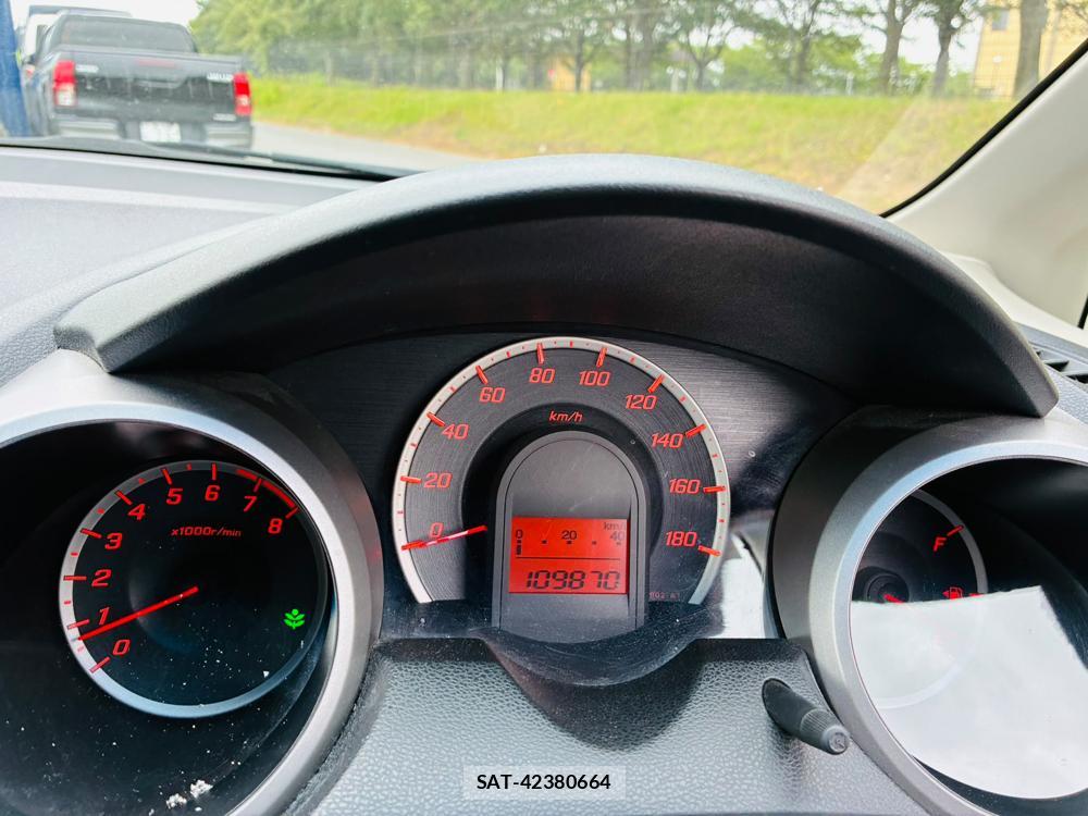 Honda FIT 2011 8225914-15