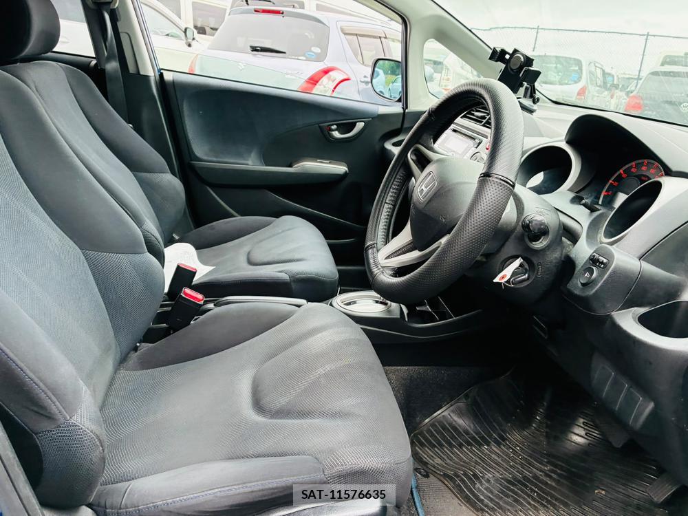Honda FIT 2010-08 8226318-11
