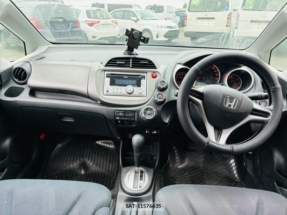 Honda FIT 2010-08 8226318-12