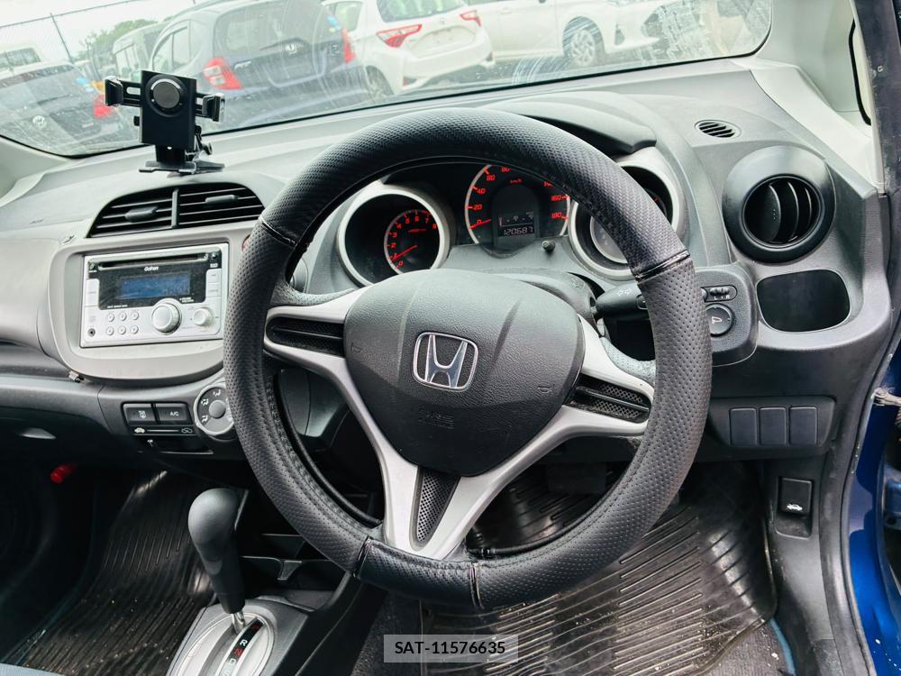 Honda FIT 2010-08 8226318-14