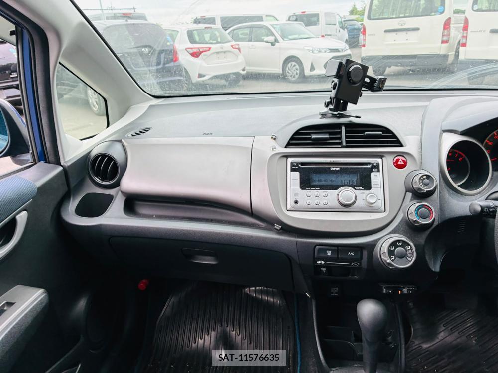 Honda FIT 2010-08 8226318-17