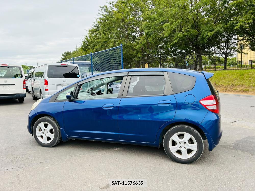 Honda FIT 2010-08 8226318-1