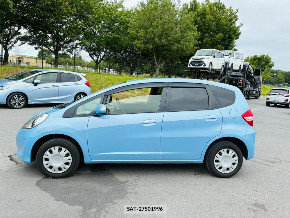 Honda FIT 2012-06 8226311-1