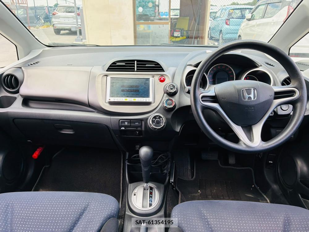 Honda FIT 2008-05 8240817-12