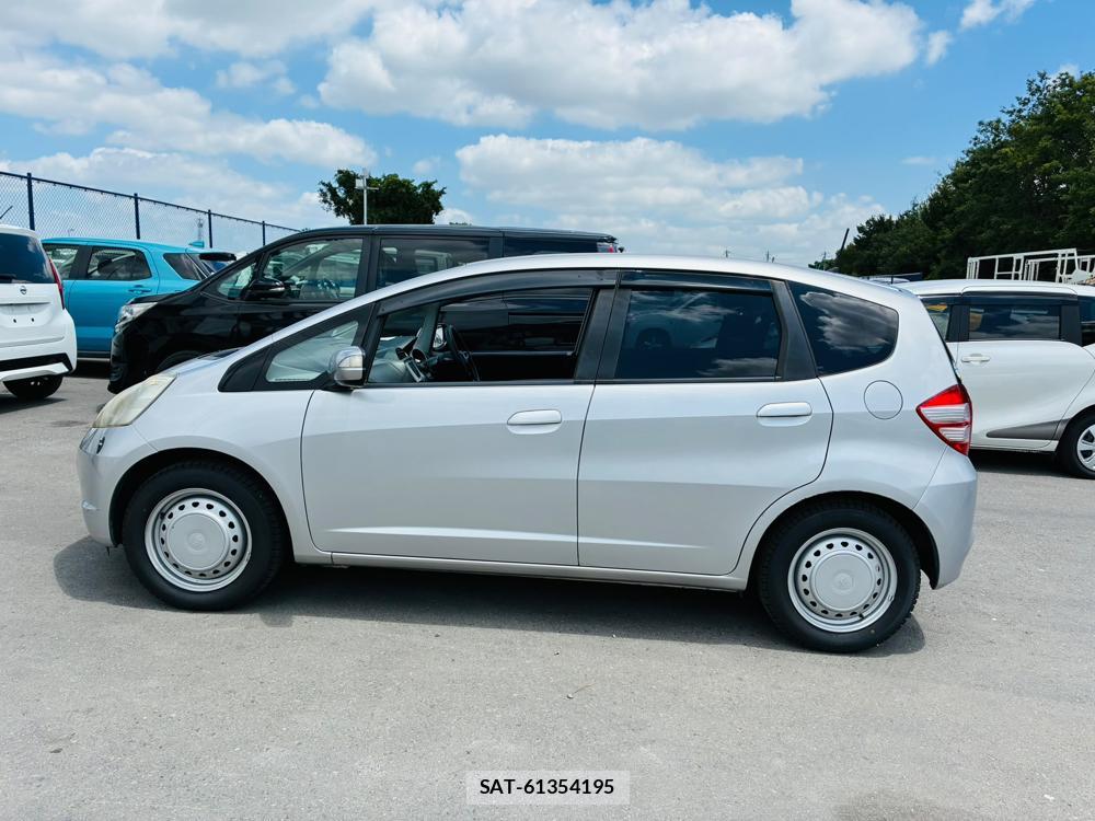 Honda FIT 2008-05 8240817-1