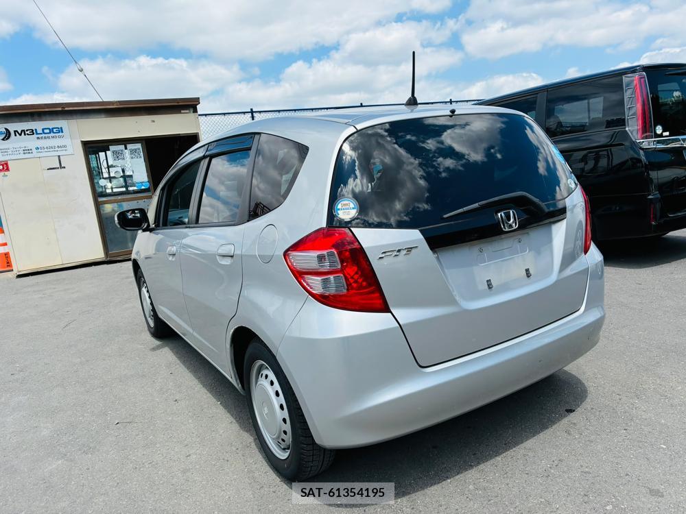 Honda FIT 2008-05 8240817-2