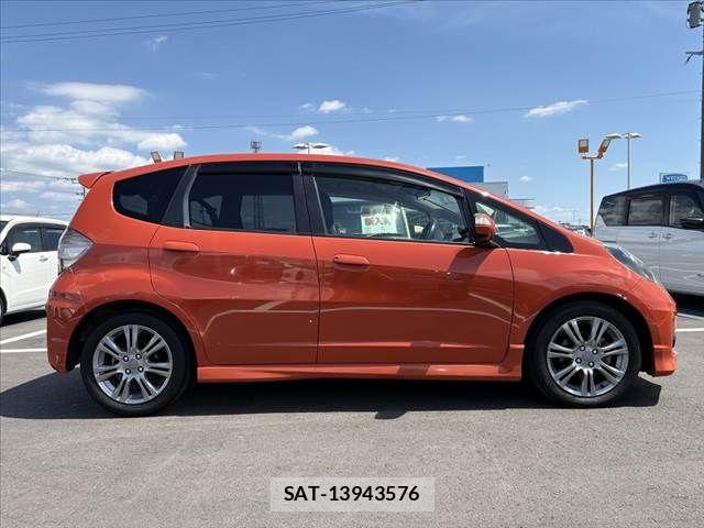 Honda FIT 2010-11 8314422-10
