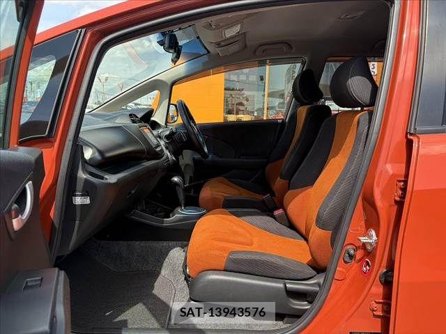 Honda FIT 2010-11 8314422-16