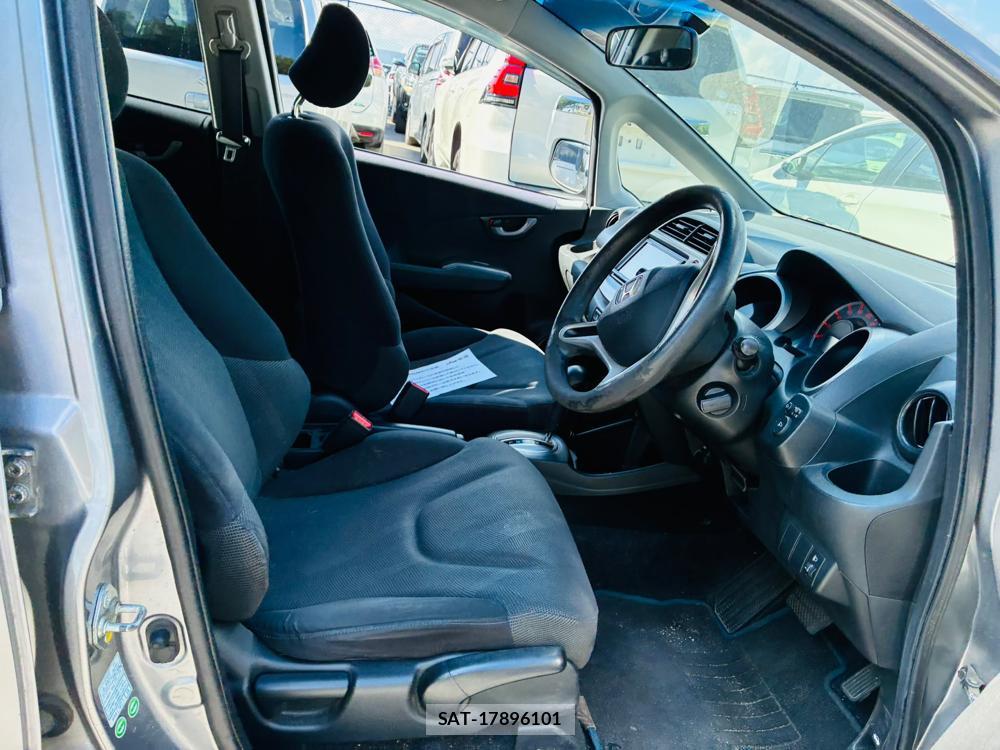 Honda FIT 2009-10 7946264-11