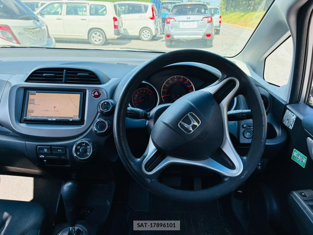 Honda FIT 2009-10 7946264-13