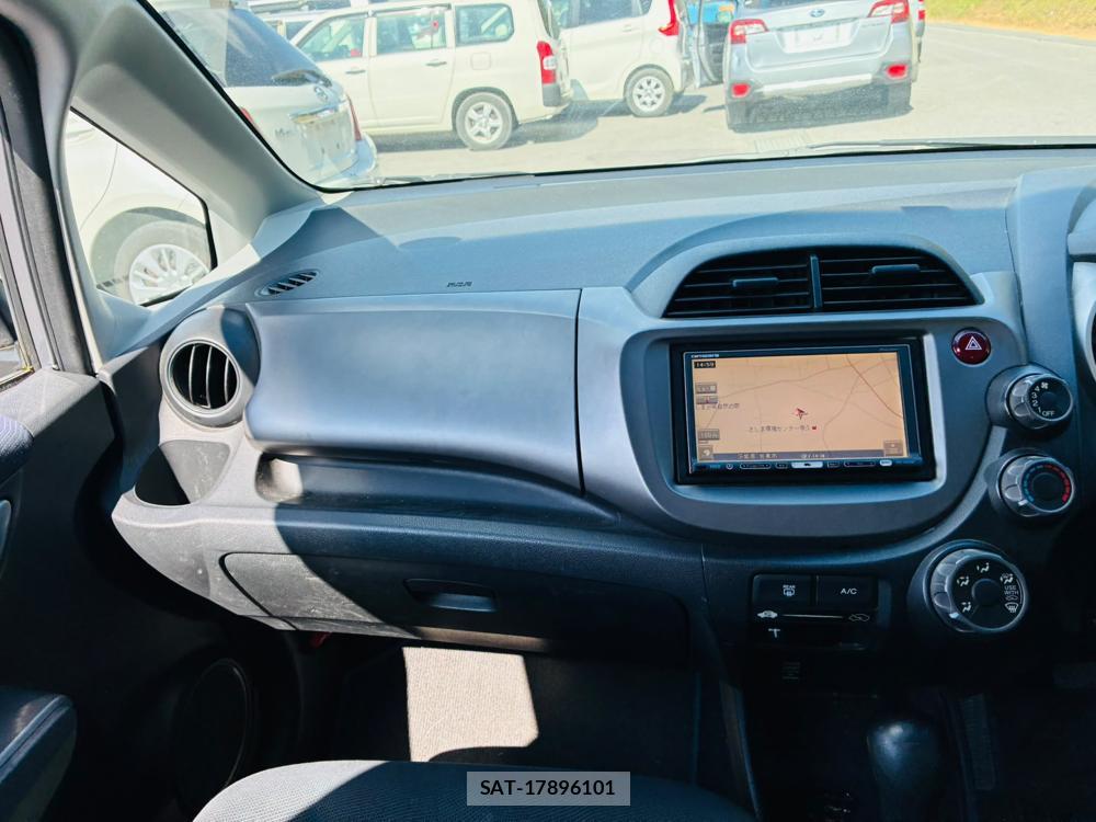 Honda FIT 2009-10 7946264-17