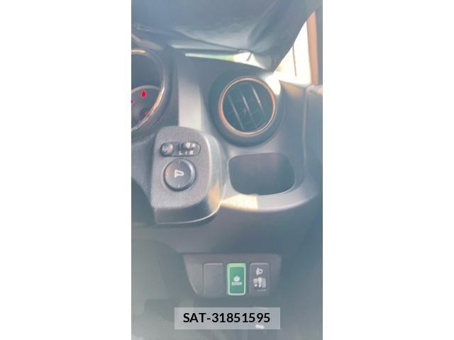 Honda FIT 2012-03 8335833-12