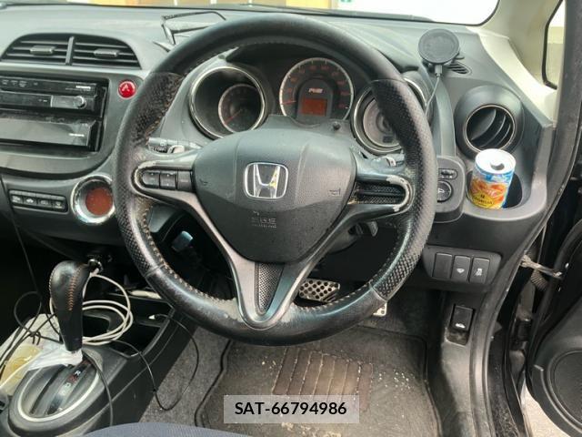 Honda FIT 2013-03 8335826-12