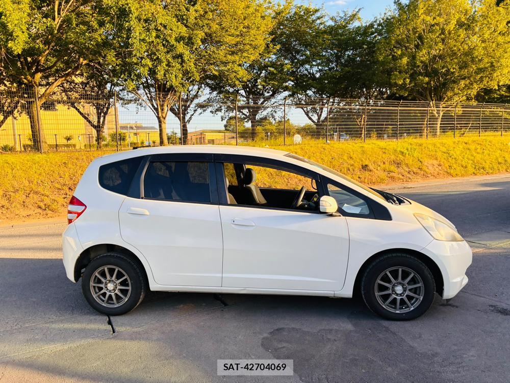 Honda FIT 2008-07 8282308-5