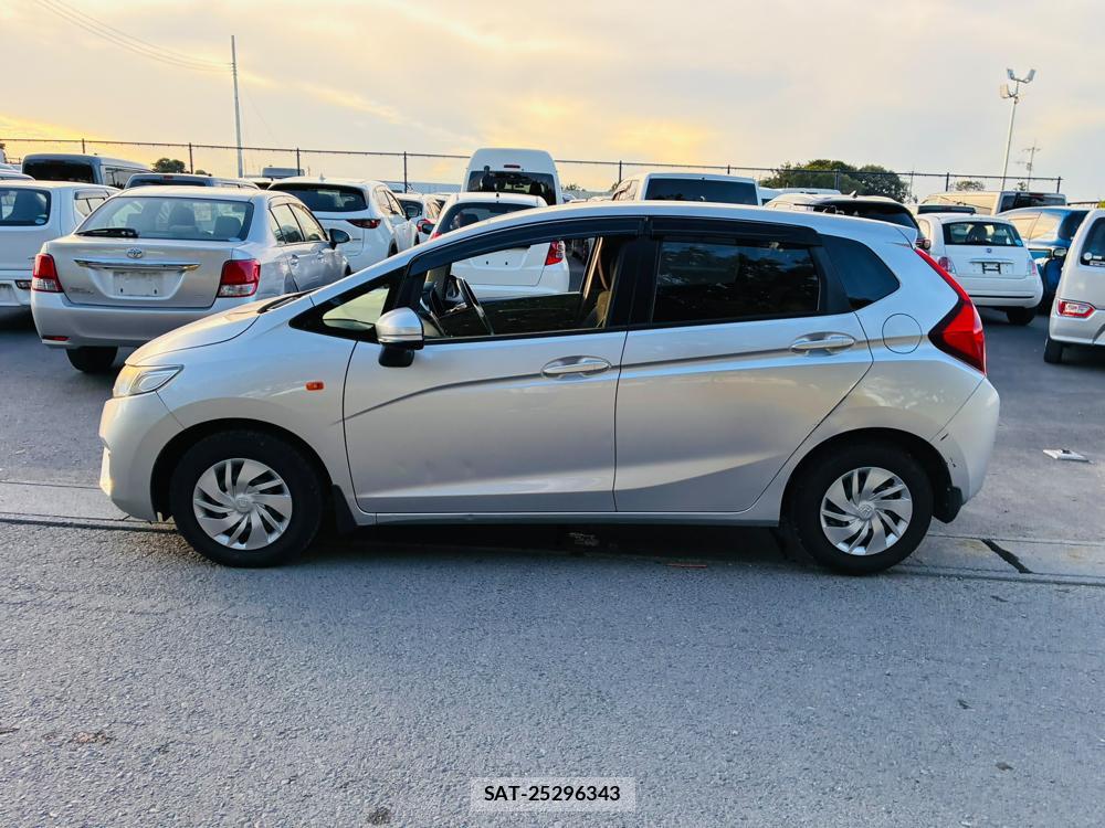 Honda FIT 2013-12 8282307-1