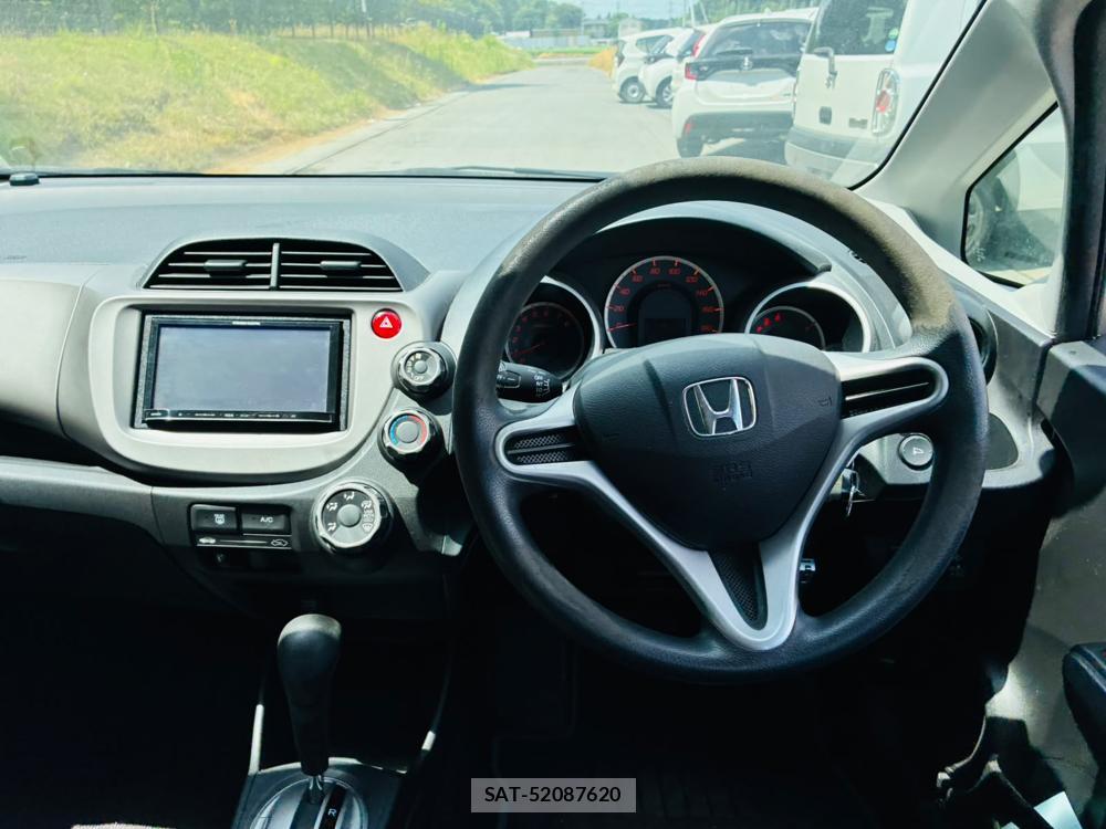 Honda FIT 2010-04 8252488-13