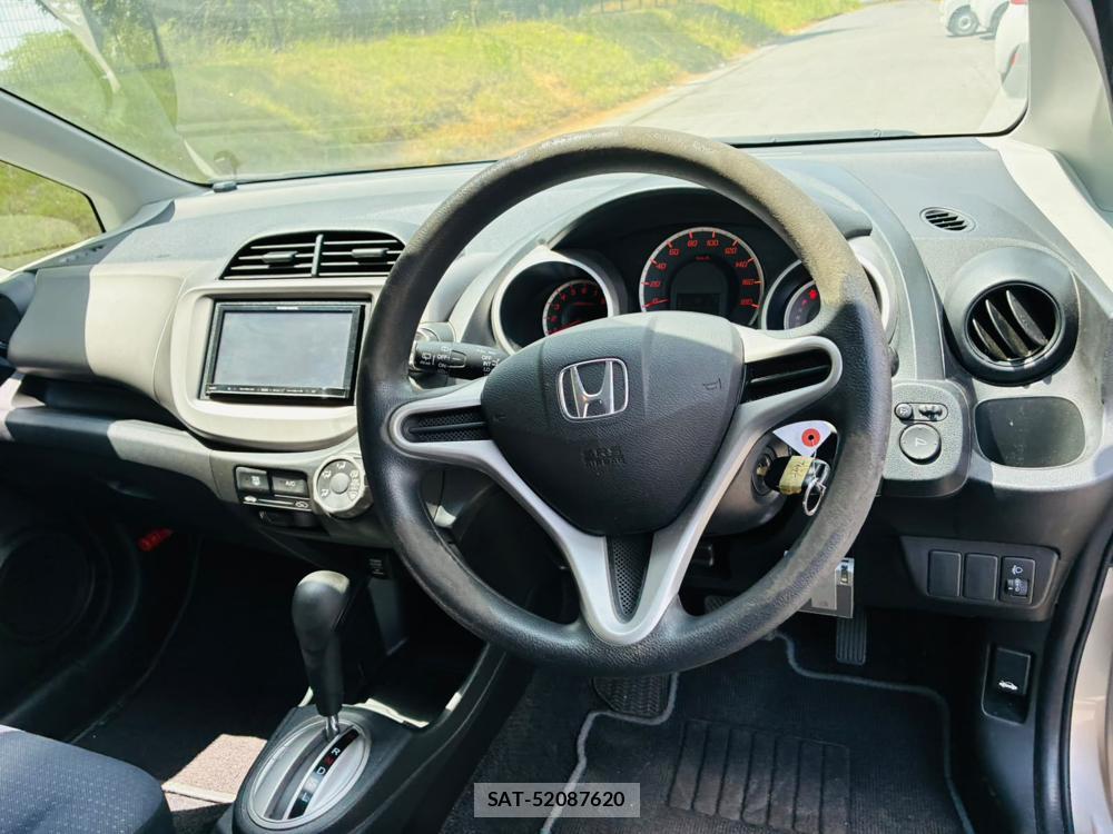 Honda FIT 2010-04 8252488-14