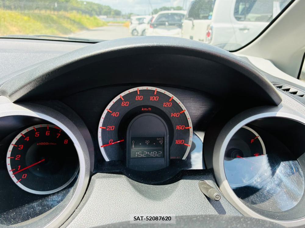 Honda FIT 2010-04 8252488-15