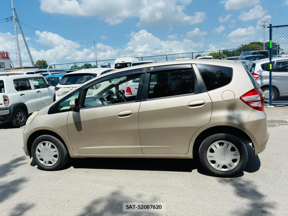 Honda FIT 2010-04 8252488-1