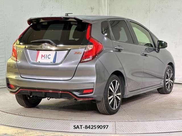 Honda FIT 2018-11 8354462-4