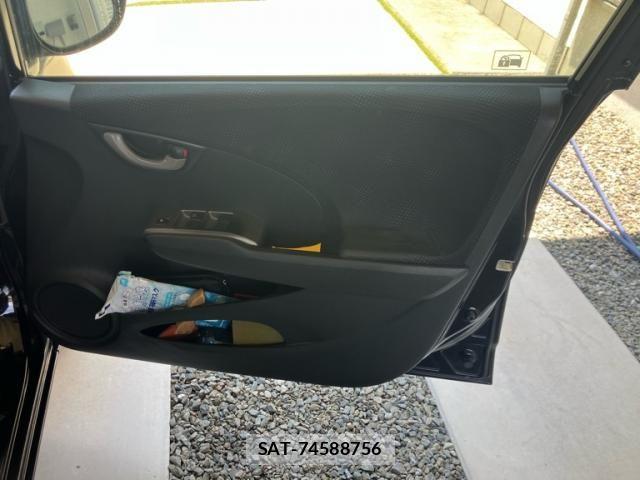 Honda FIT 2013-02 8354468-9