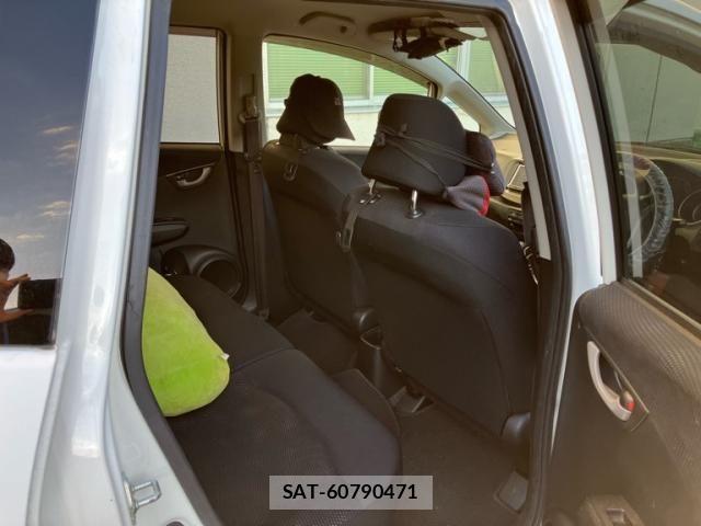 Honda FIT 2012-12 8354470-11