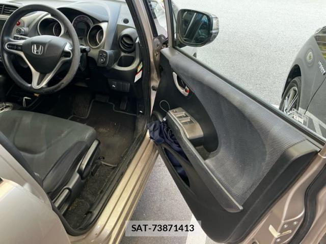 Honda FIT 2009-10 8365923-19