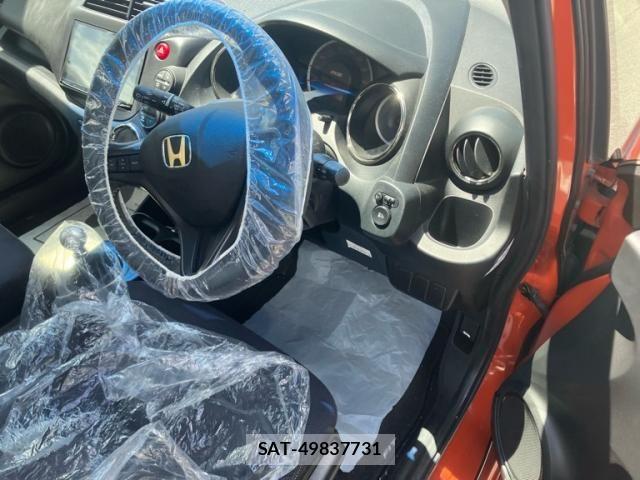 Honda FIT 2012-01 8365904-17