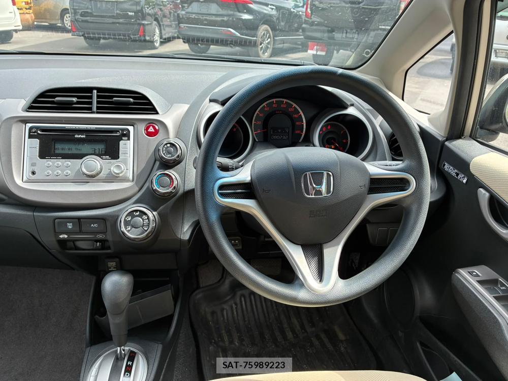 Honda FIT 2009-08 8190983-14