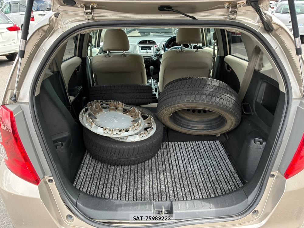 Honda FIT 2009-08 8190983-24
