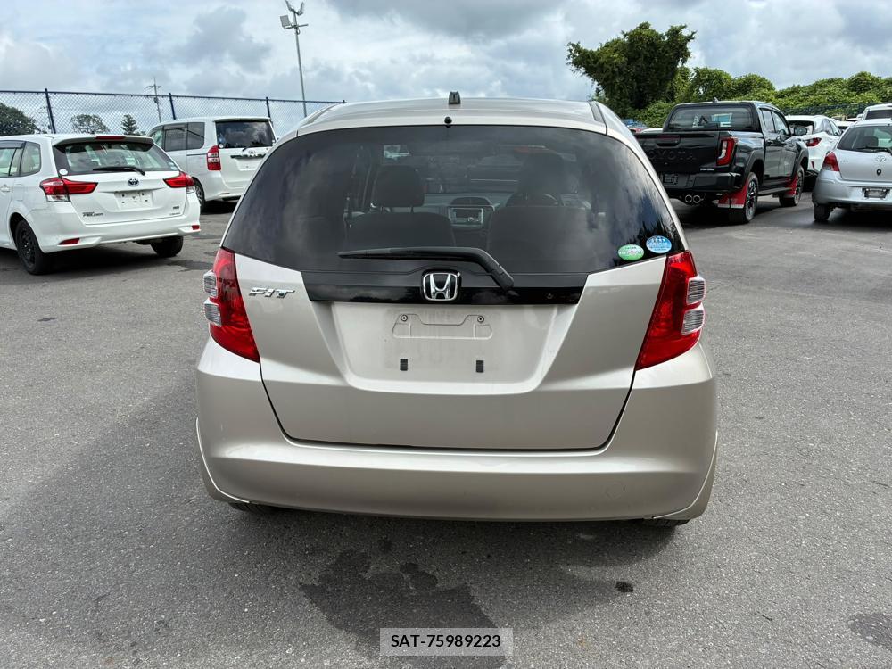 Honda FIT 2009-08 8190983-3