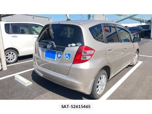 Honda FIT 2010-04 8412436-1