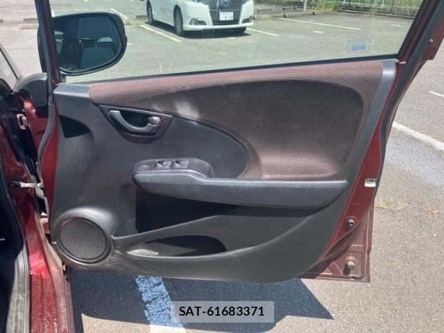 Honda FIT 2011-12 8412433-10
