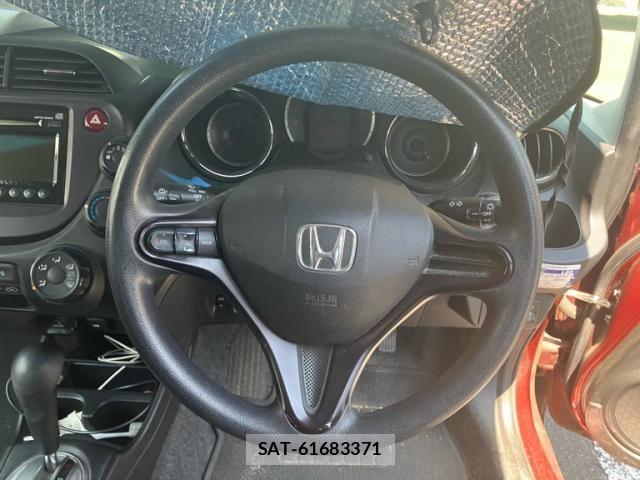 Honda FIT 2011-12 8412433-12