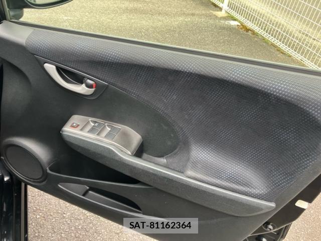 Honda FIT 2013-05 8438122-9