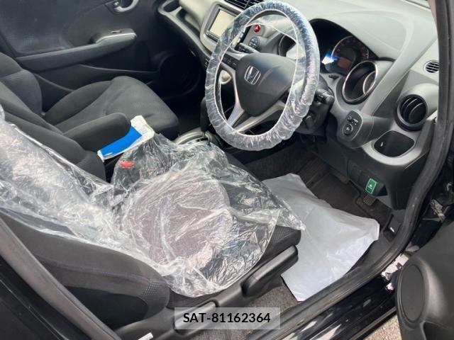 Honda FIT 2013-05 8438122-11