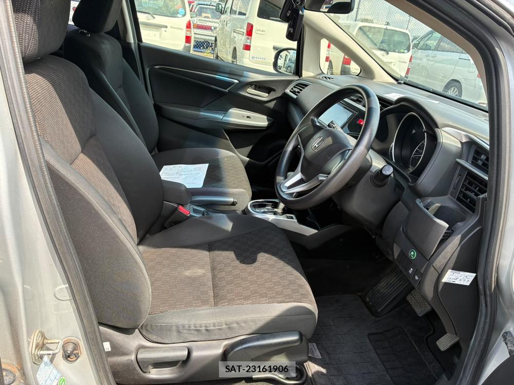 Honda FIT 2014-03 8234146-11