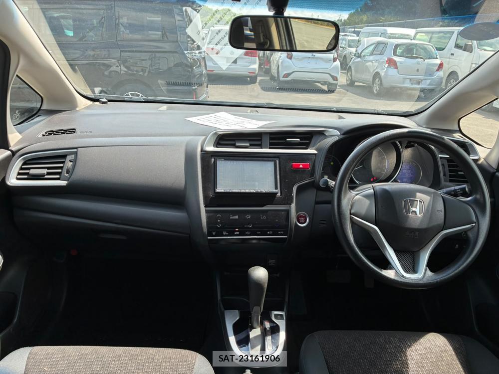 Honda FIT 2014-03 8234146-12