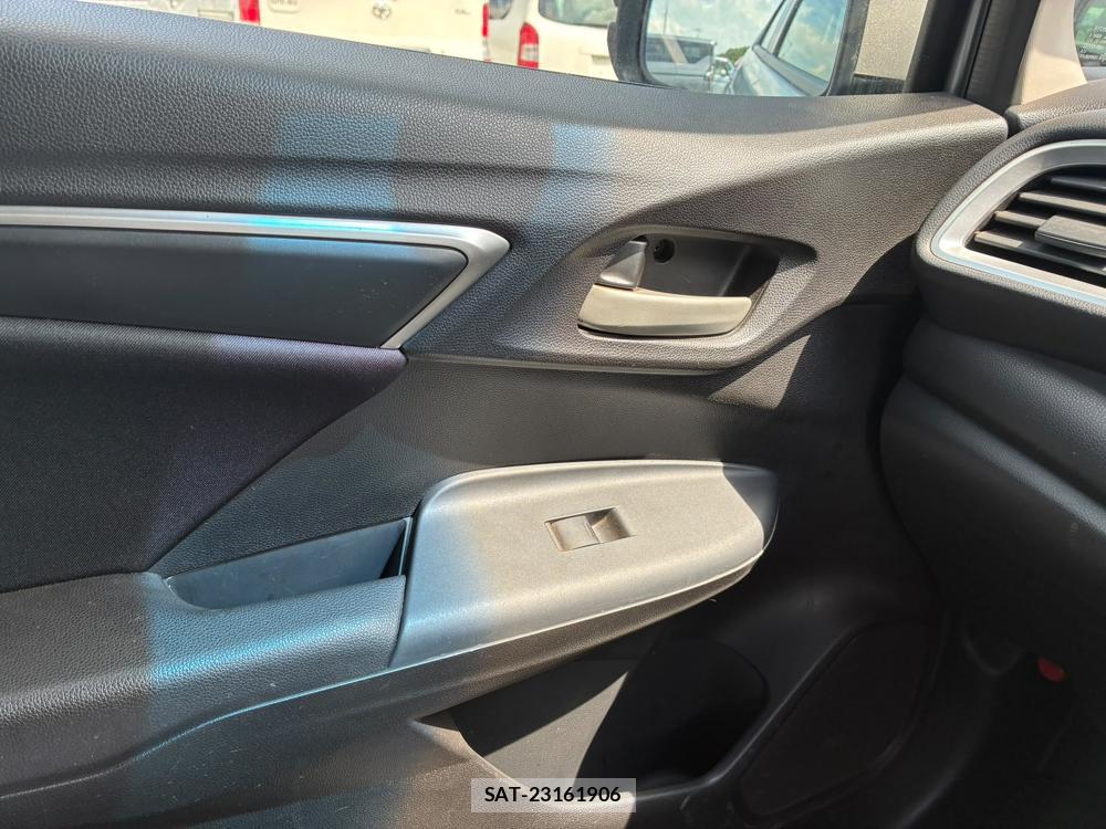 Honda FIT 2014-03 8234146-21