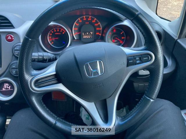 Honda FIT 2010-05 8457470-13